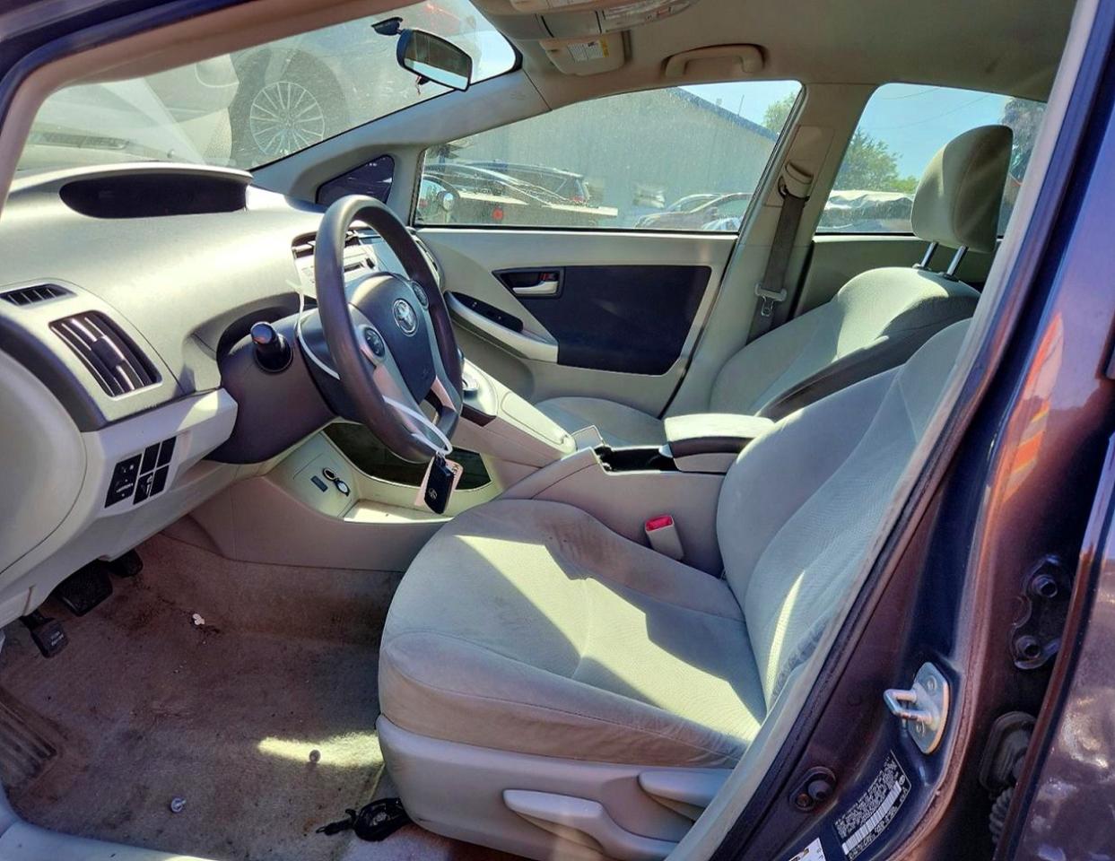 2011 TOYOTA PRIUS TWO photo 13