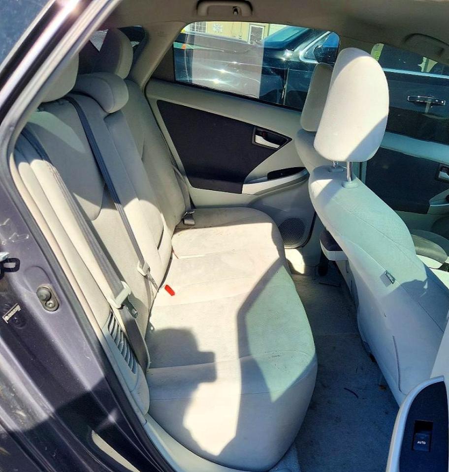 2011 TOYOTA PRIUS TWO photo 19