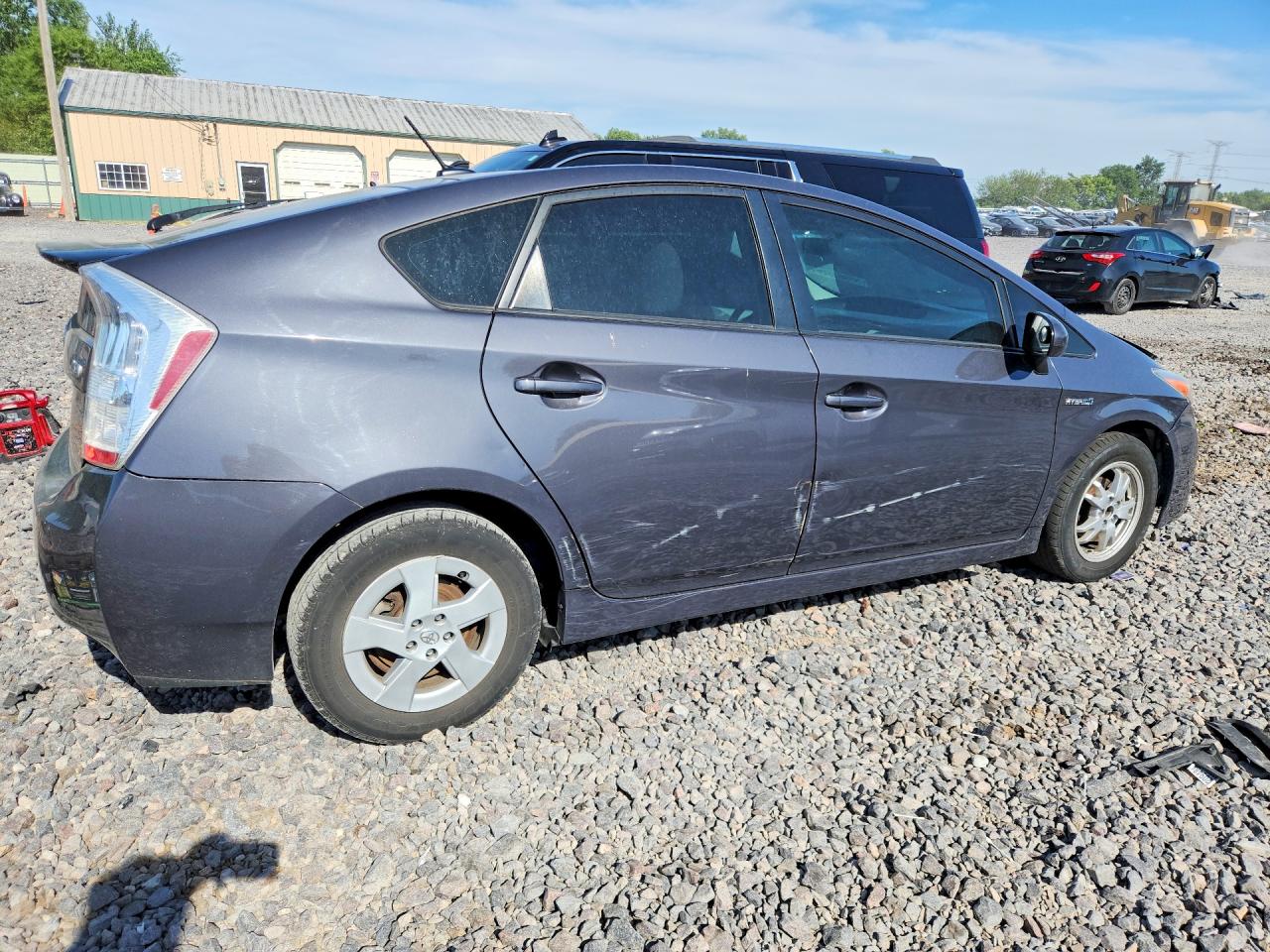 2011 TOYOTA PRIUS TWO photo 5