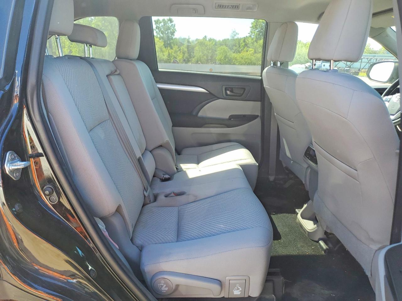 2016 TOYOTA HIGHLANDER LE photo 21