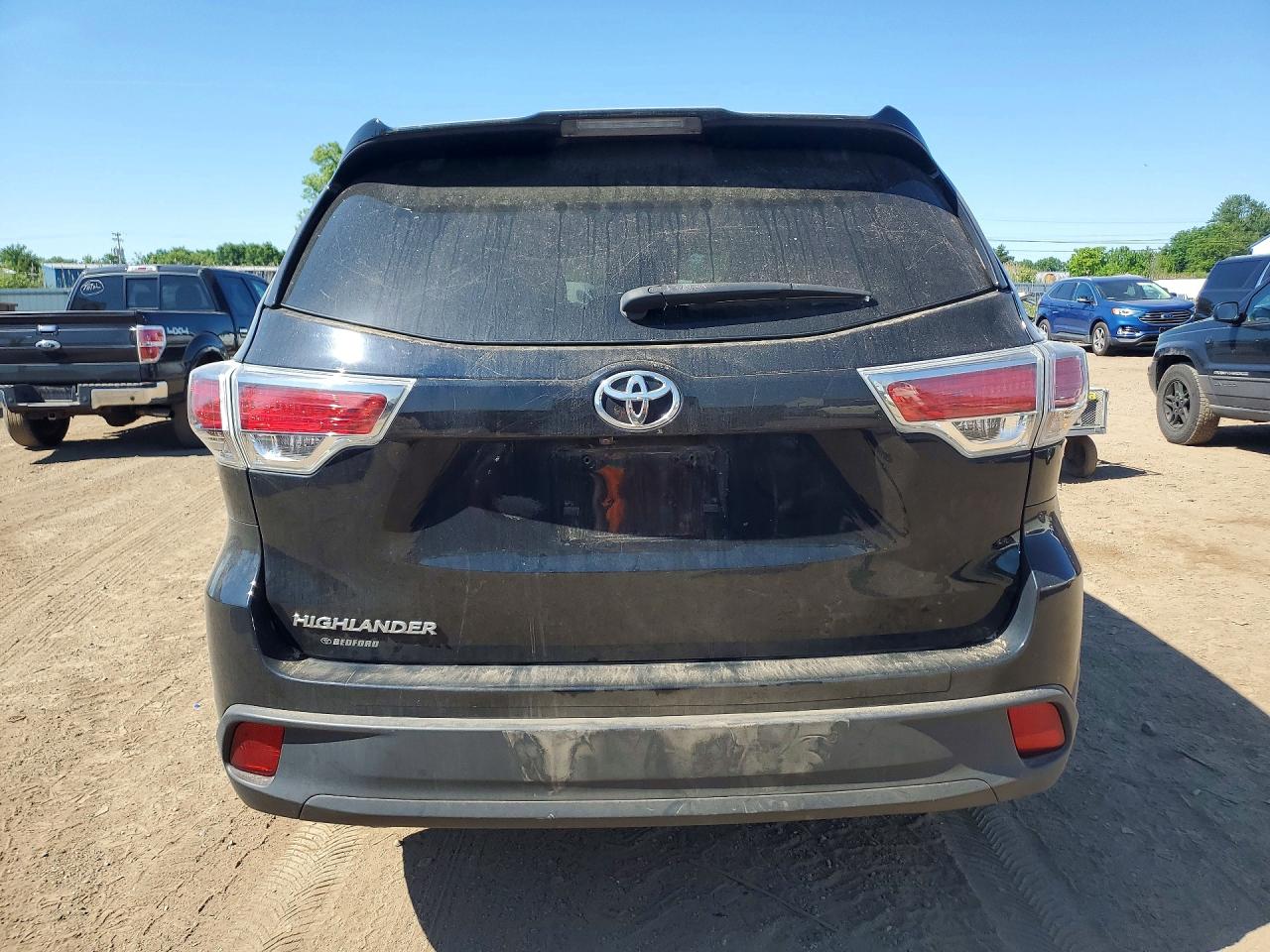 2016 TOYOTA HIGHLANDER LE photo 11