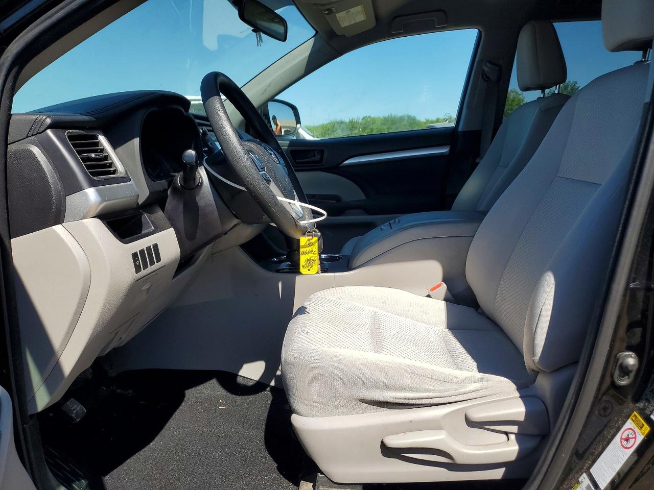 2016 TOYOTA HIGHLANDER LE photo 13