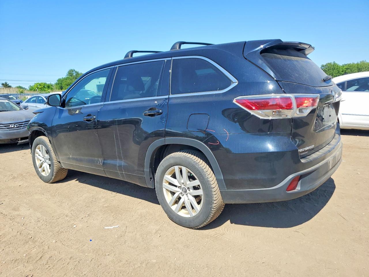 2016 TOYOTA HIGHLANDER LE photo 3