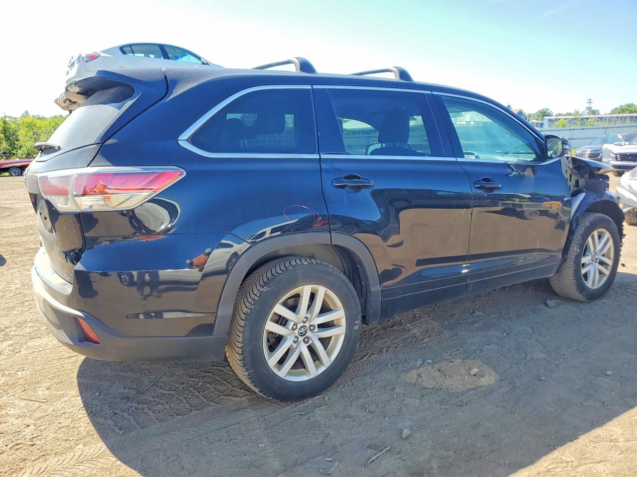 2016 TOYOTA HIGHLANDER LE photo 5