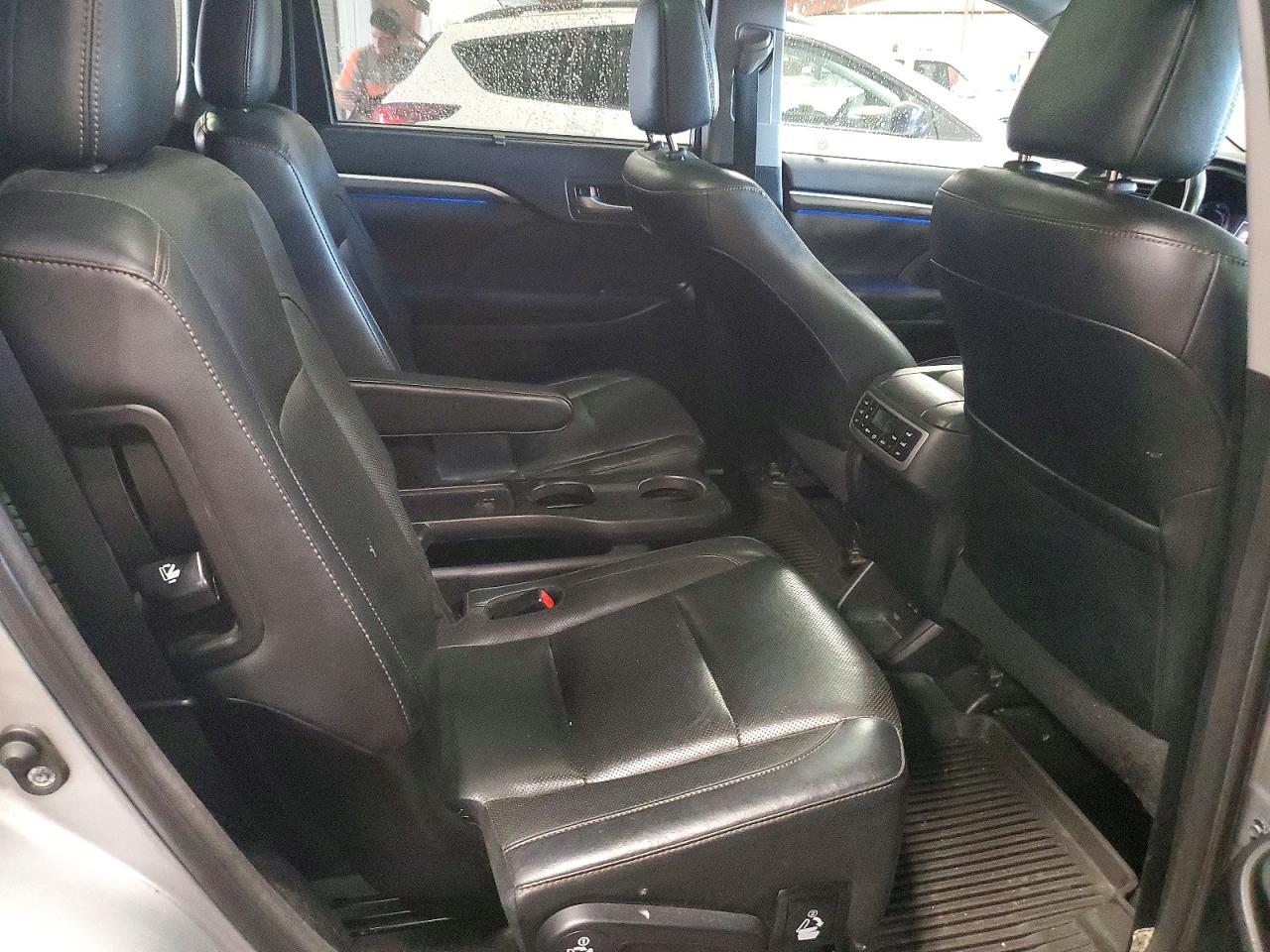 2018 TOYOTA HIGHLANDER HYBRID LIMITED PLATINUM photo 10