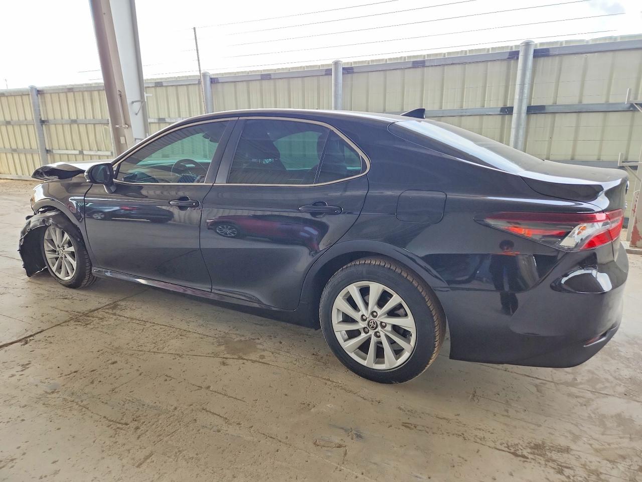 2021 TOYOTA CAMRY LE photo 3