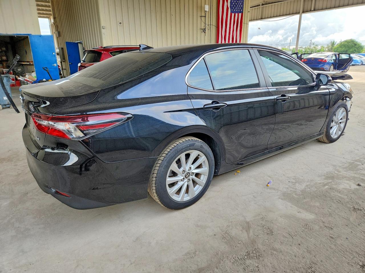2021 TOYOTA CAMRY LE photo 5