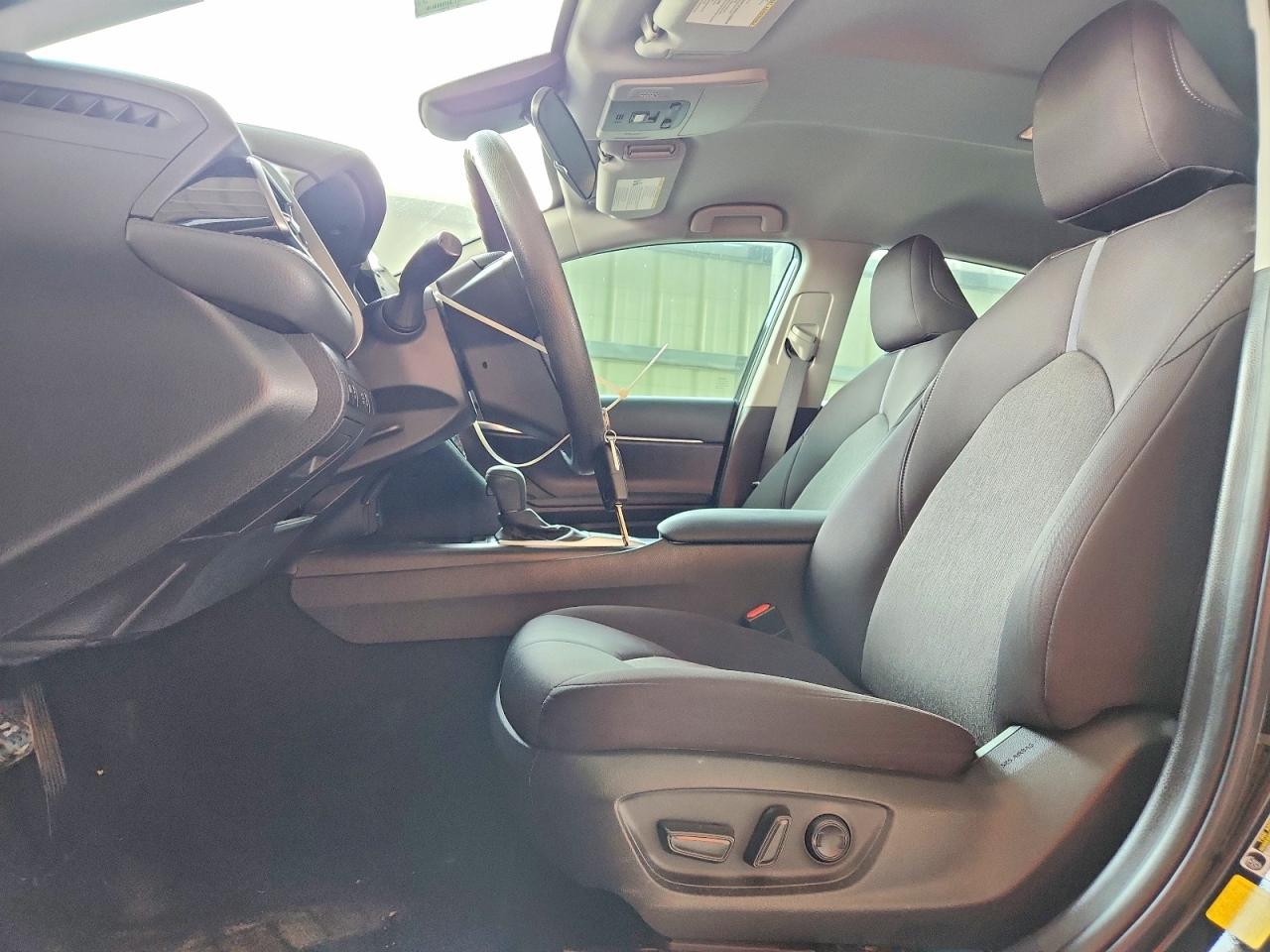 2021 TOYOTA CAMRY LE photo 13