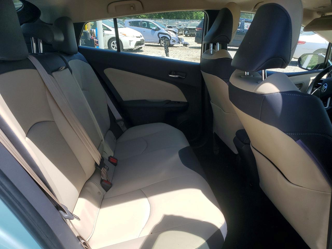2017 TOYOTA PRIUS FOUR photo 28