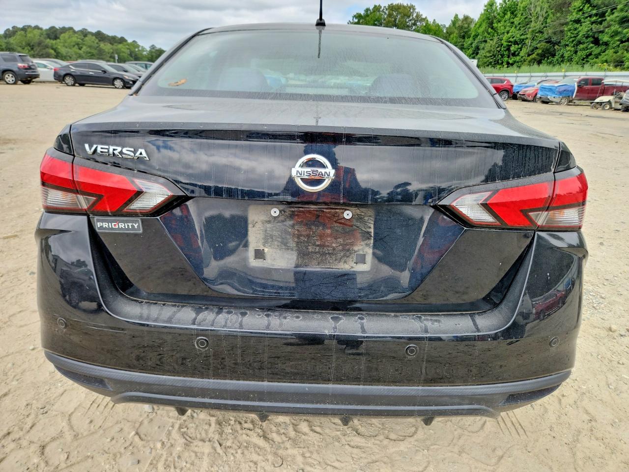 2020 NISSAN VERSA S photo 11