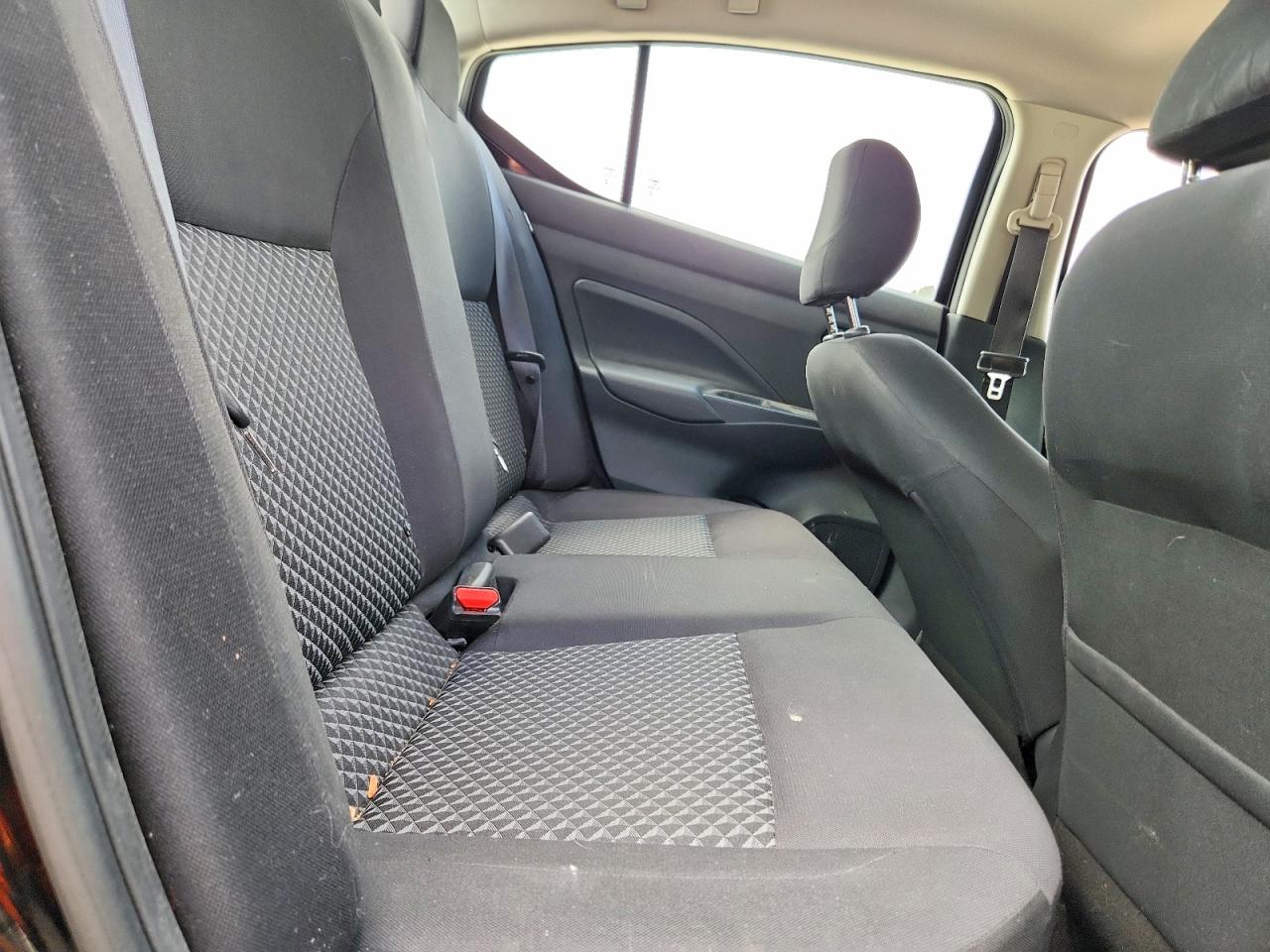 2020 NISSAN VERSA S photo 19