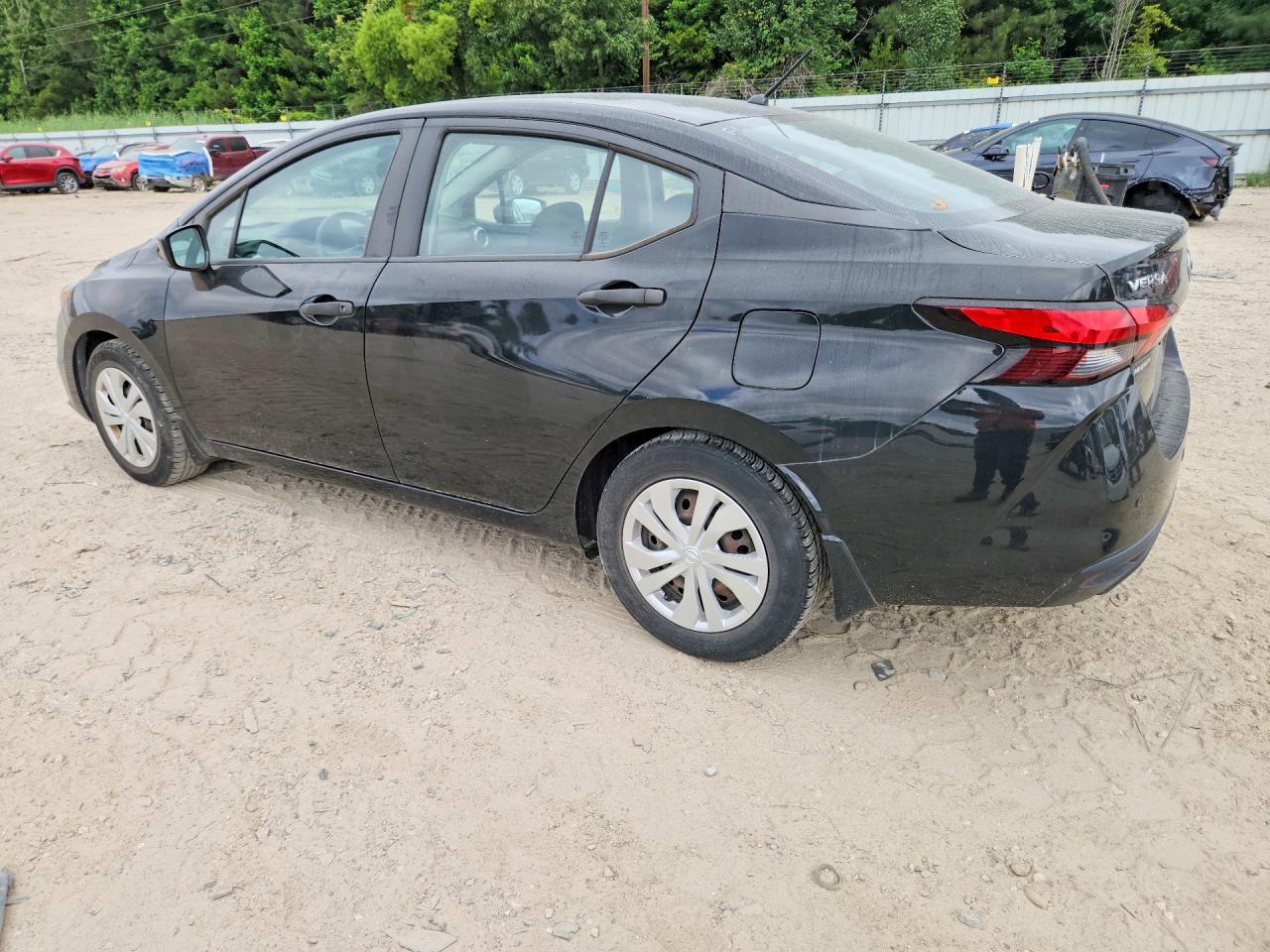 2020 NISSAN VERSA S photo 3