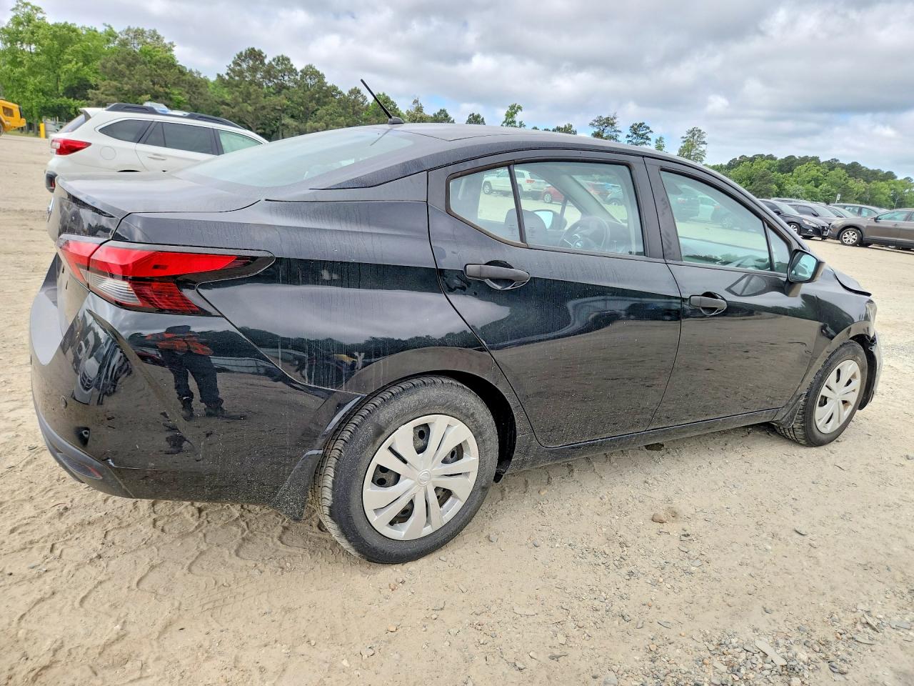 2020 NISSAN VERSA S photo 5