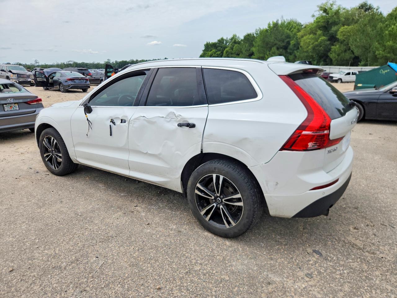 2020 VOLVO XC60 T5 MOMENTUM photo 2
