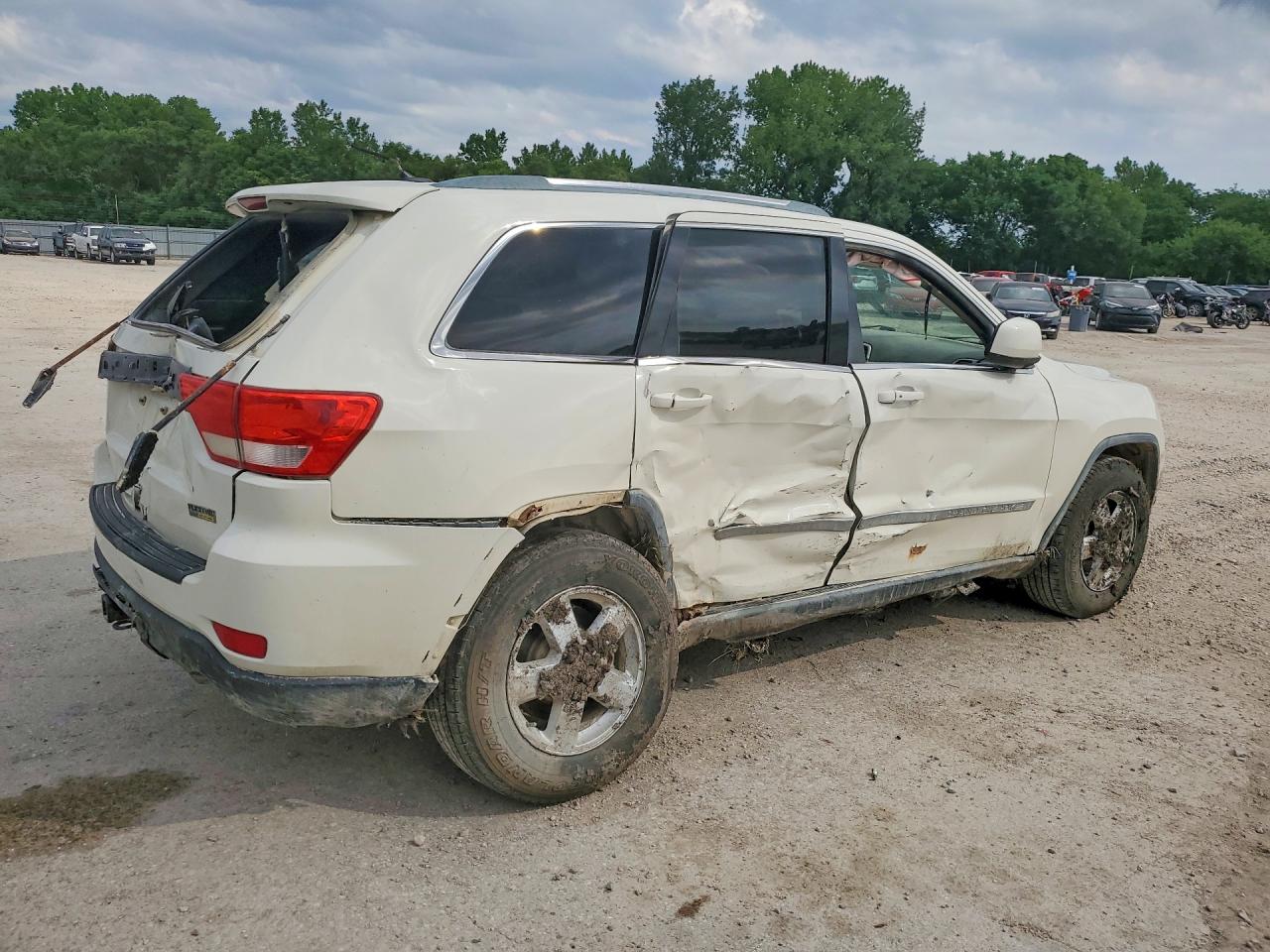 2011 JEEP GRAND CHEROKEE LAREDO photo 5