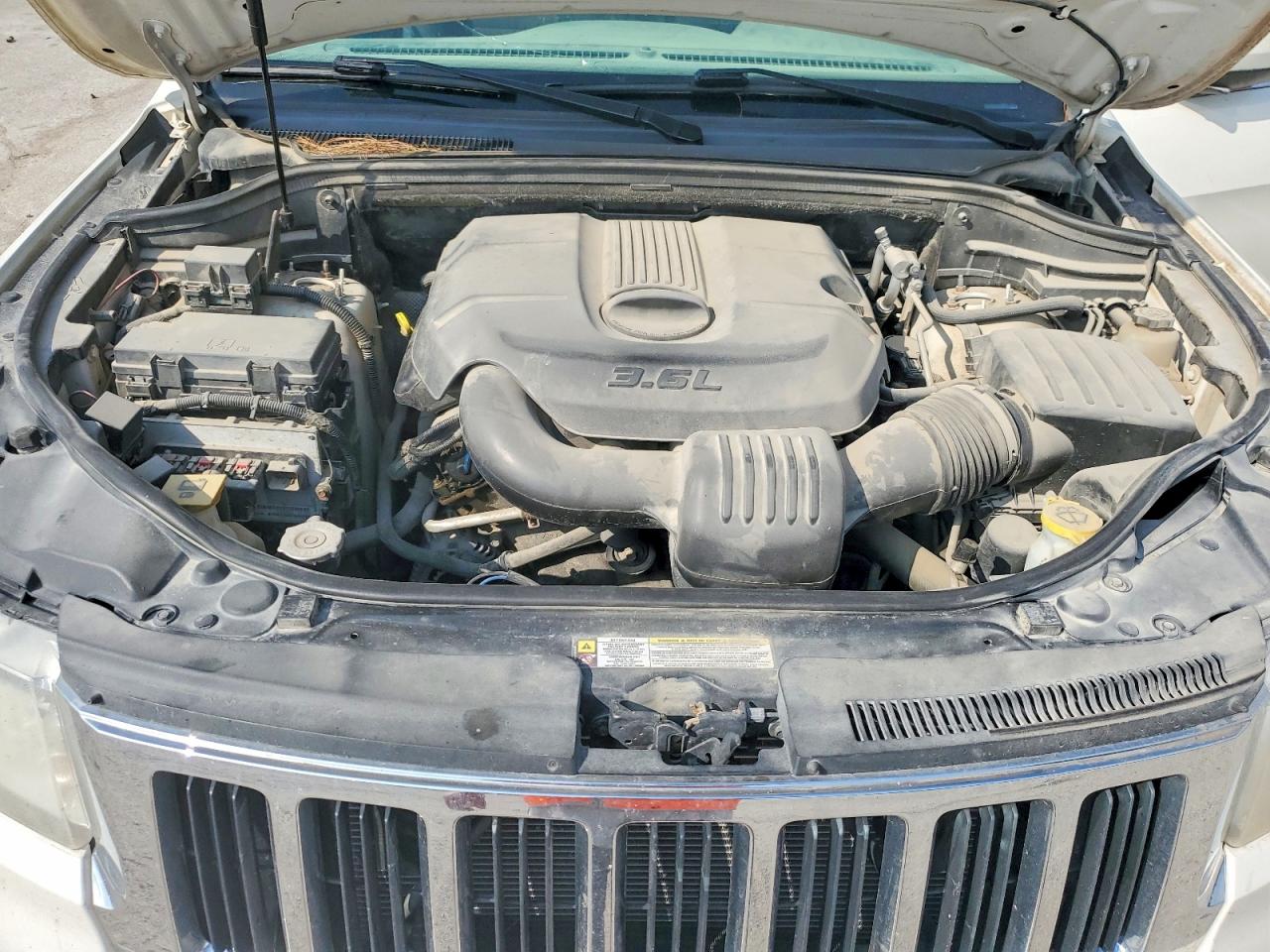 2011 JEEP GRAND CHEROKEE LAREDO photo 23