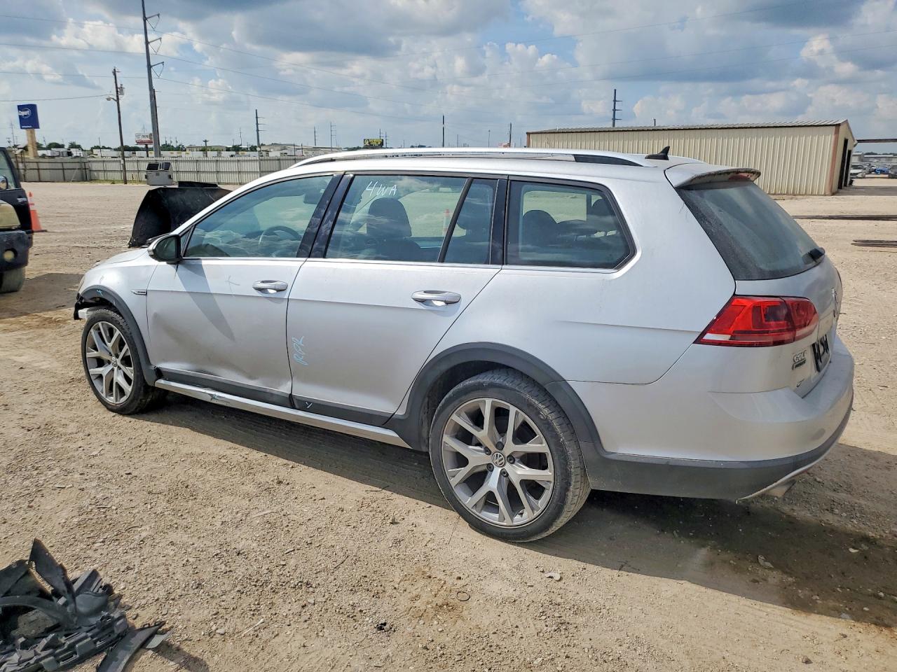 2017 VOLKSWAGEN GOLF ALLTRACK S photo 3