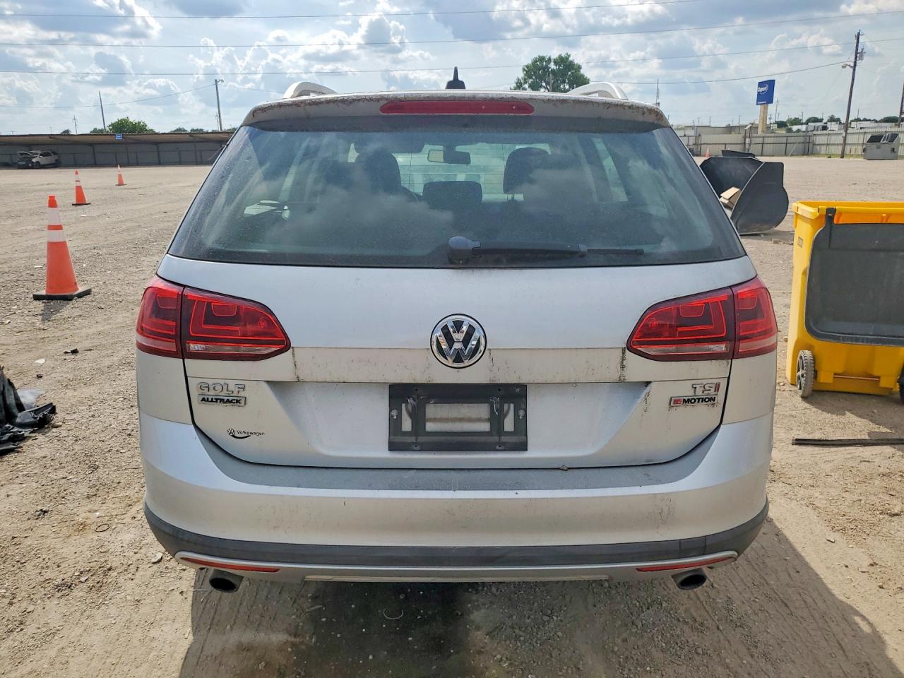 2017 VOLKSWAGEN GOLF ALLTRACK S photo 11