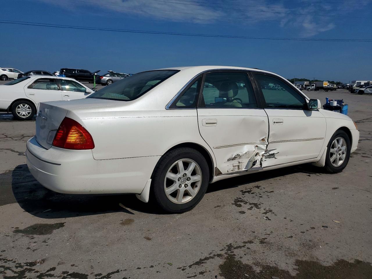 2000 TOYOTA AVALON XLS photo 3