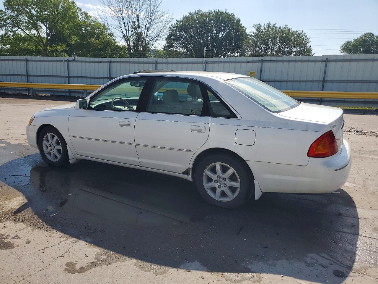 2000 TOYOTA AVALON XLS photo 2