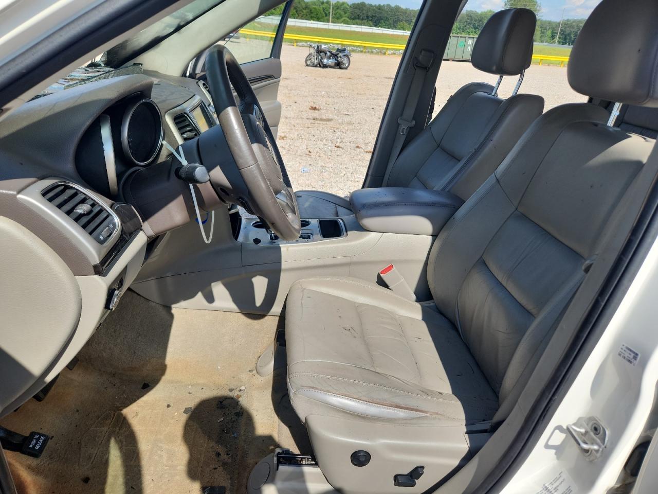 2012 JEEP GRAND CHEROKEE LAREDO photo 19