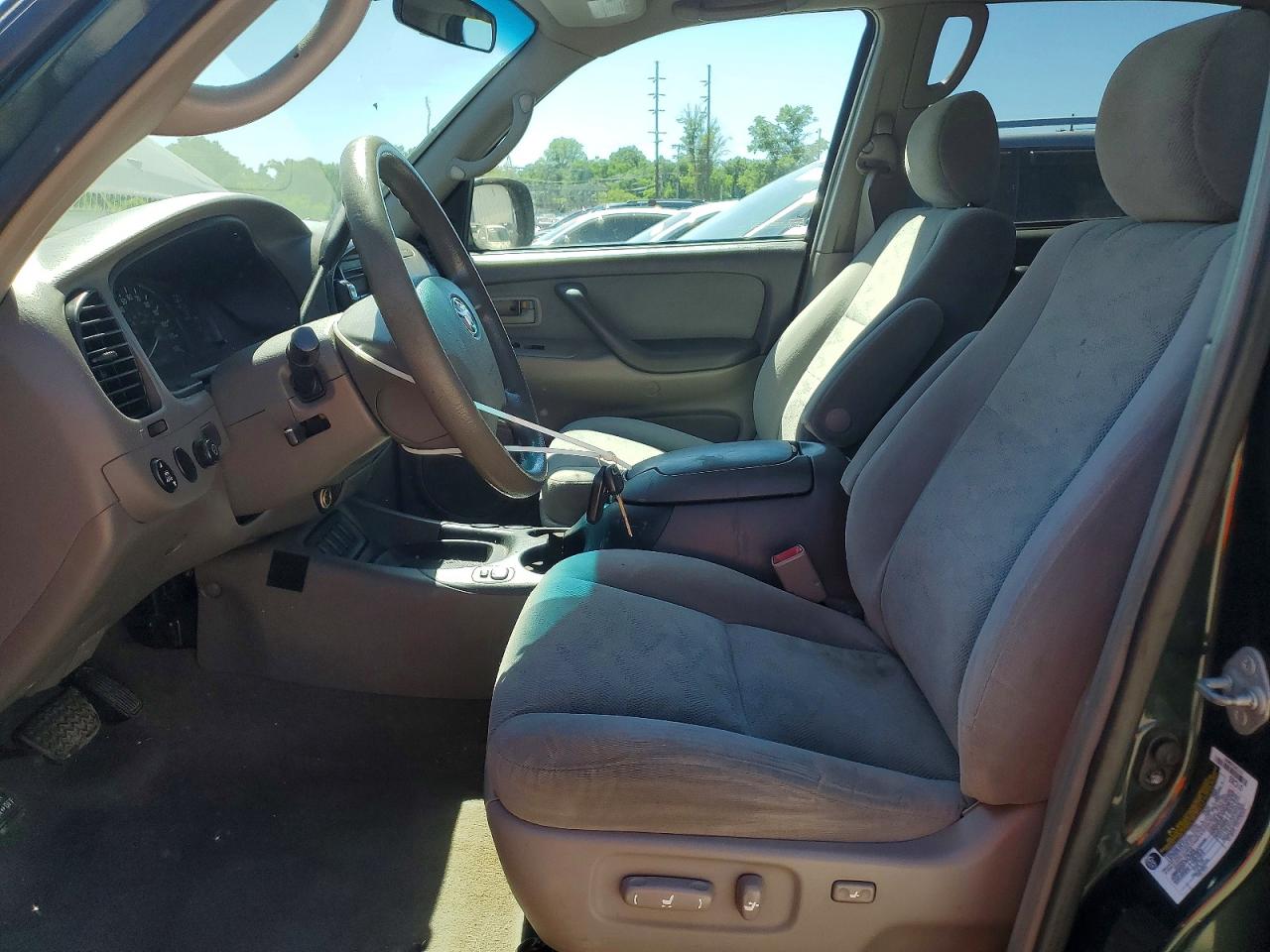 2006 TOYOTA SEQUOIA SR5 photo 13