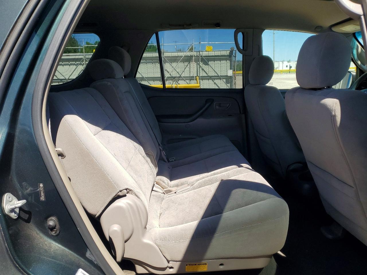 2006 TOYOTA SEQUOIA SR5 photo 21