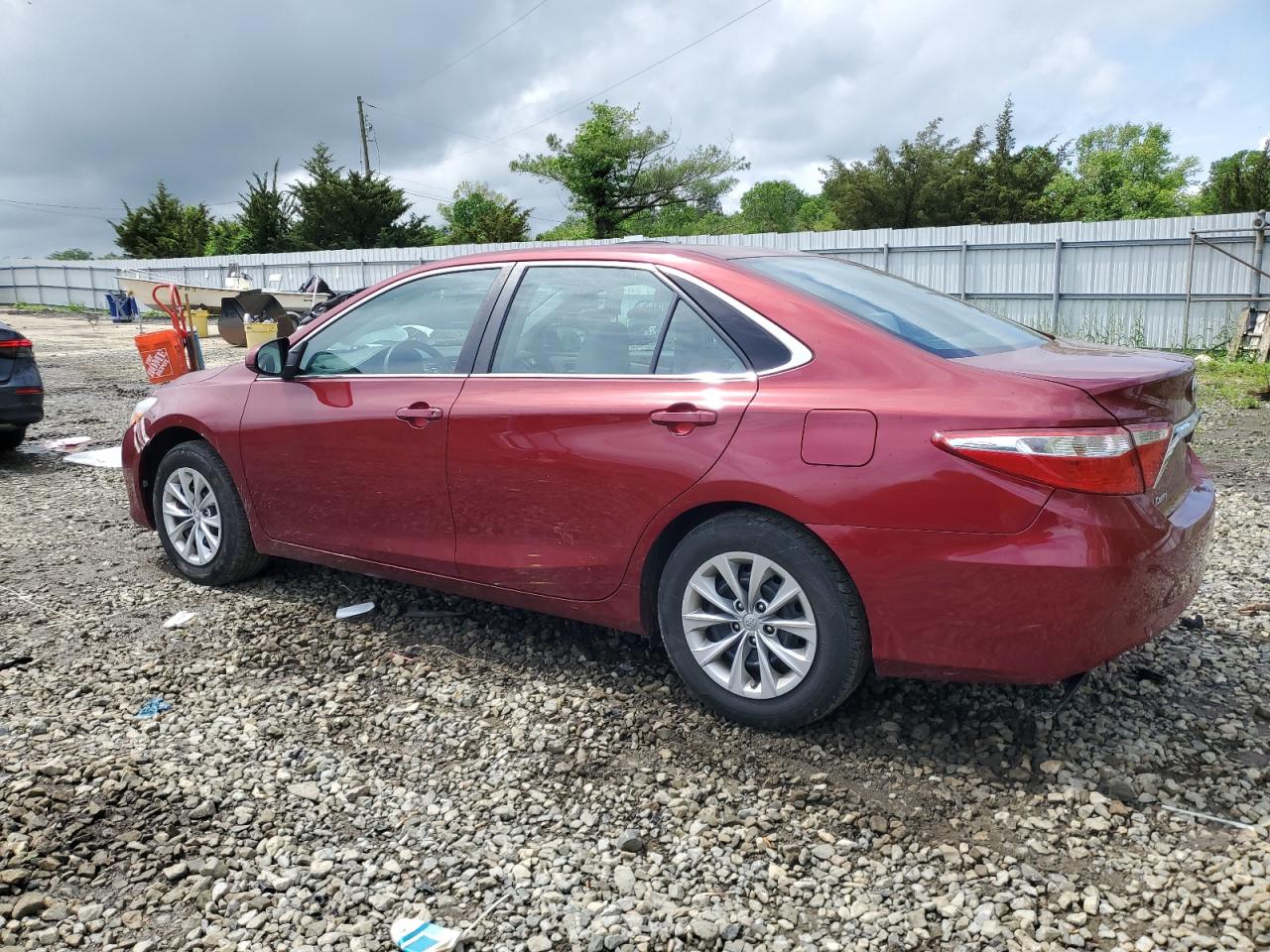 2017 TOYOTA CAMRY LE photo 3