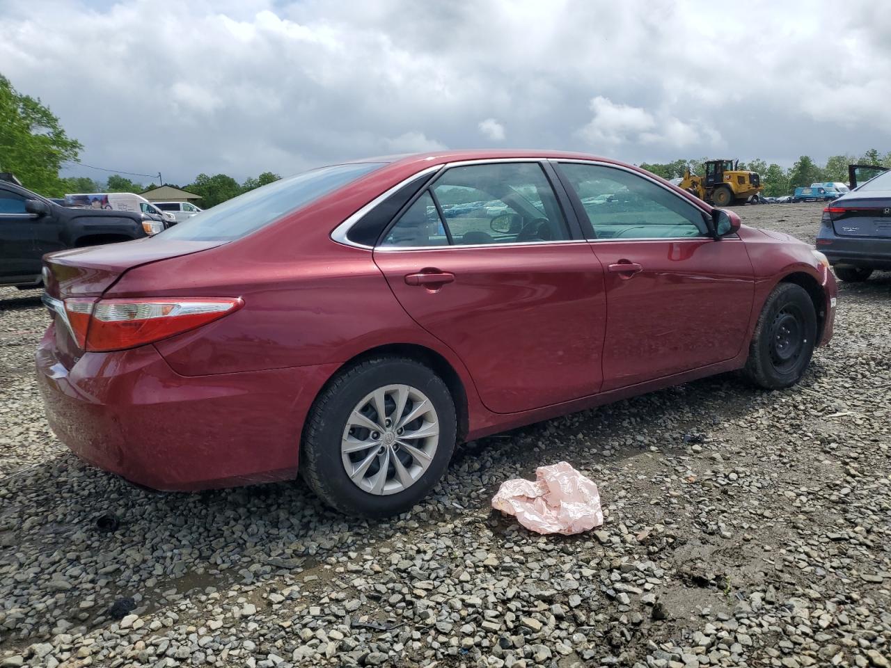 2017 TOYOTA CAMRY LE photo 5