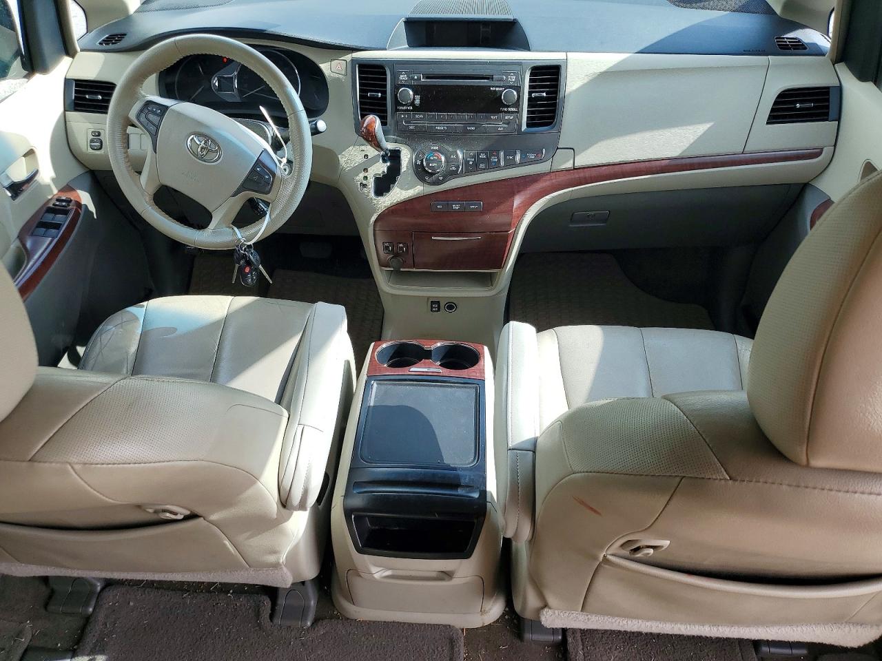 2013 TOYOTA SIENNA XLE 8-PASSENGER photo 22
