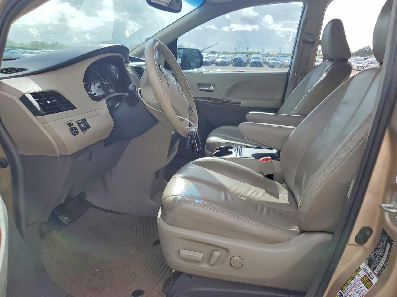 2013 TOYOTA SIENNA XLE 8-PASSENGER photo 19