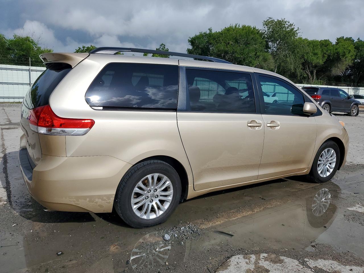 2013 TOYOTA SIENNA XLE 8-PASSENGER photo 7