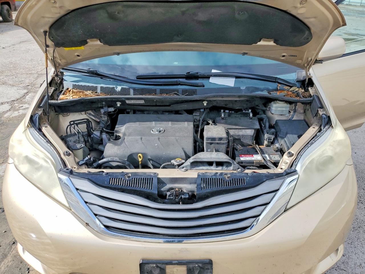2013 TOYOTA SIENNA XLE 8-PASSENGER photo 34