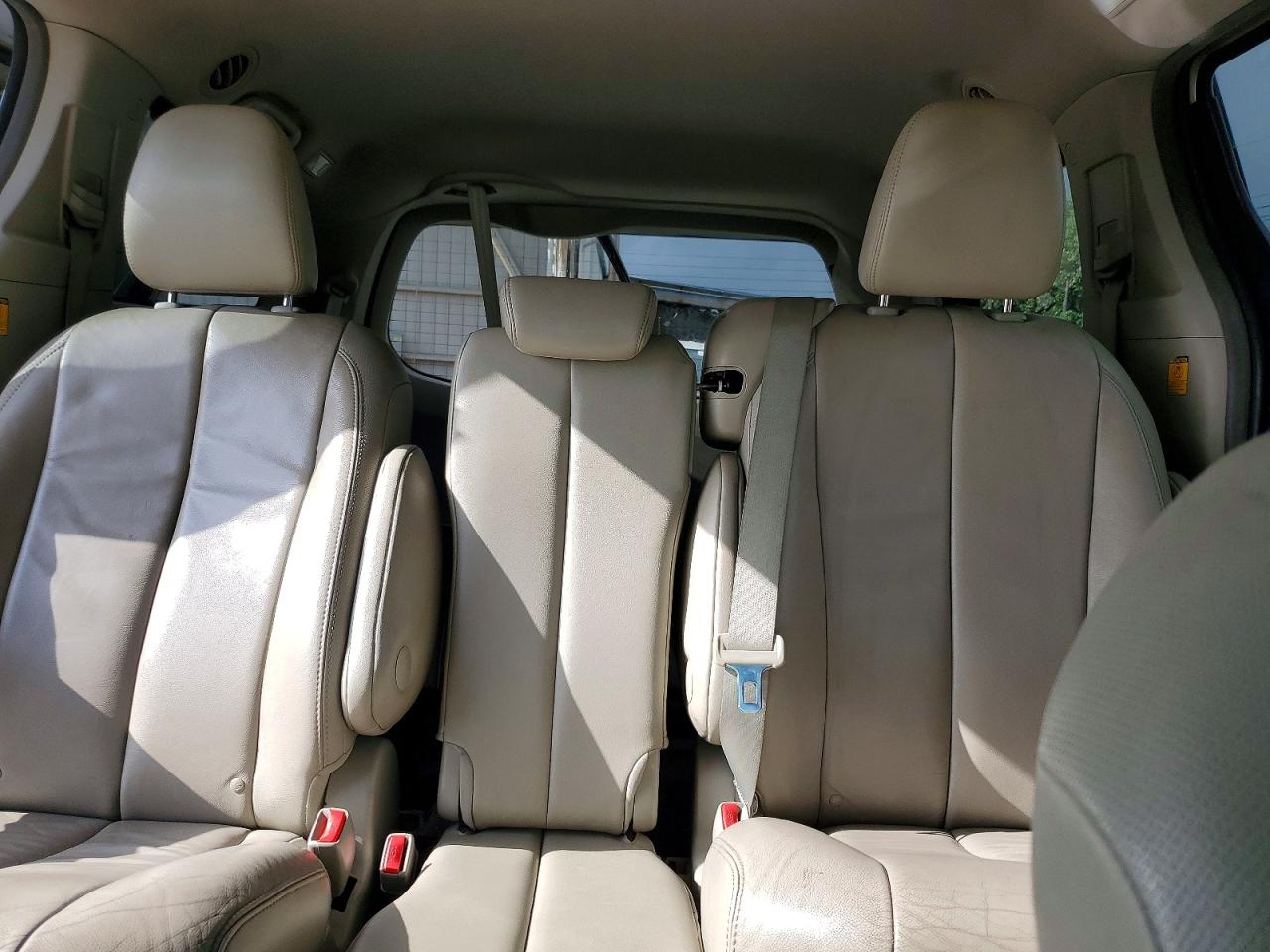 2013 TOYOTA SIENNA XLE 8-PASSENGER photo 28