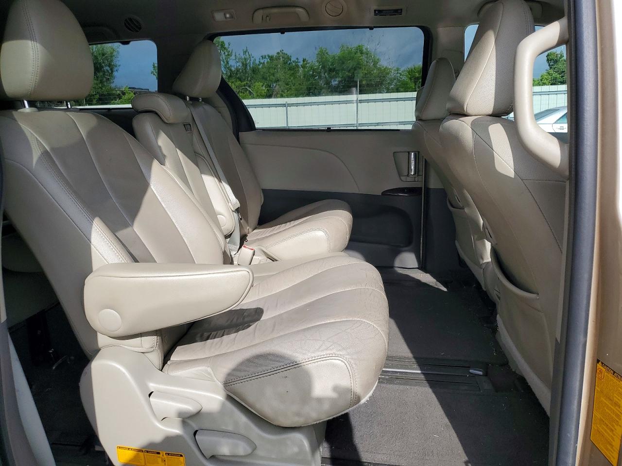 2013 TOYOTA SIENNA XLE 8-PASSENGER photo 31