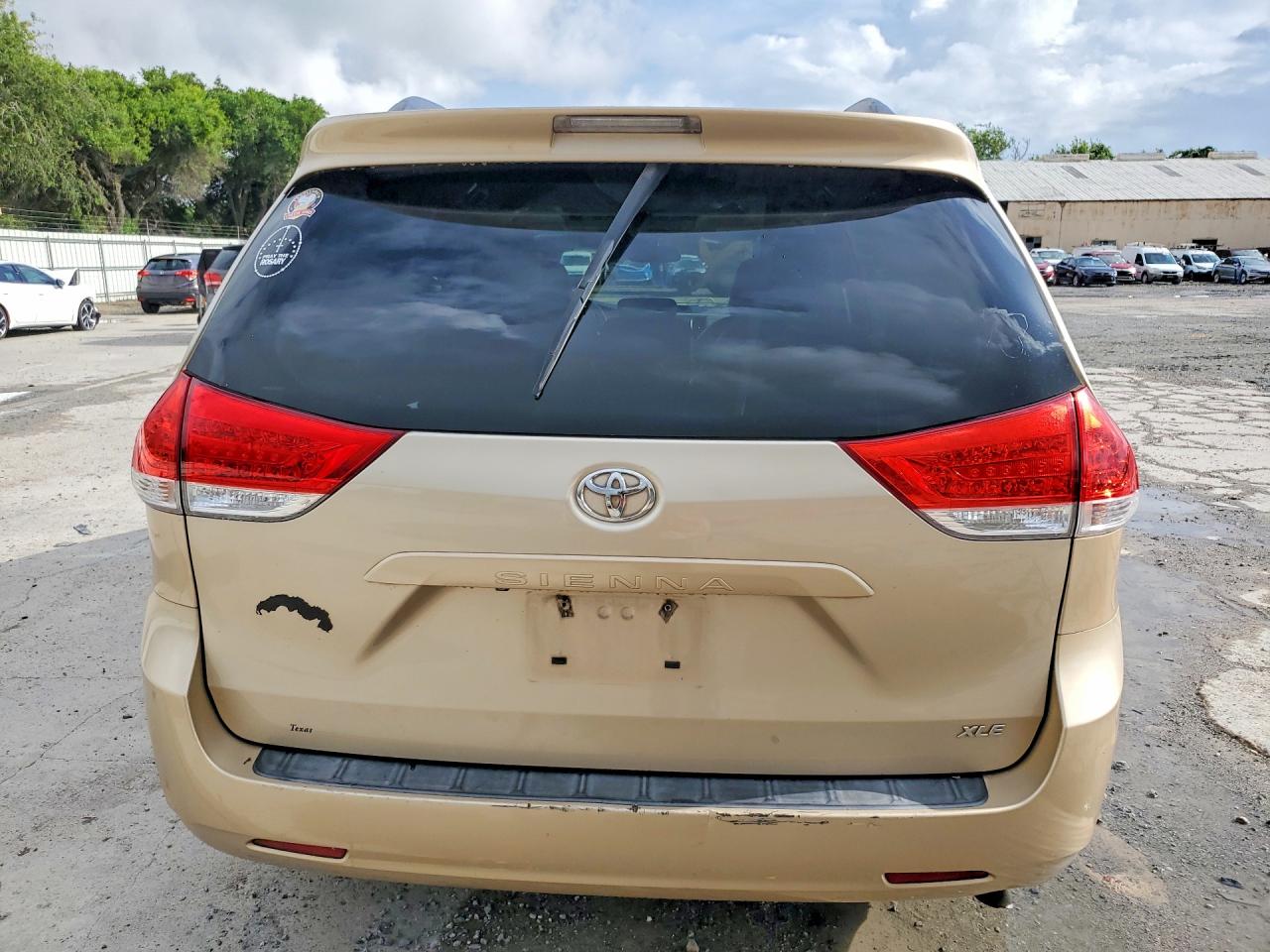 2013 TOYOTA SIENNA XLE 8-PASSENGER photo 16