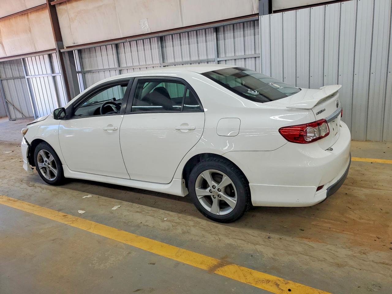 2013 TOYOTA COROLLA S photo 2