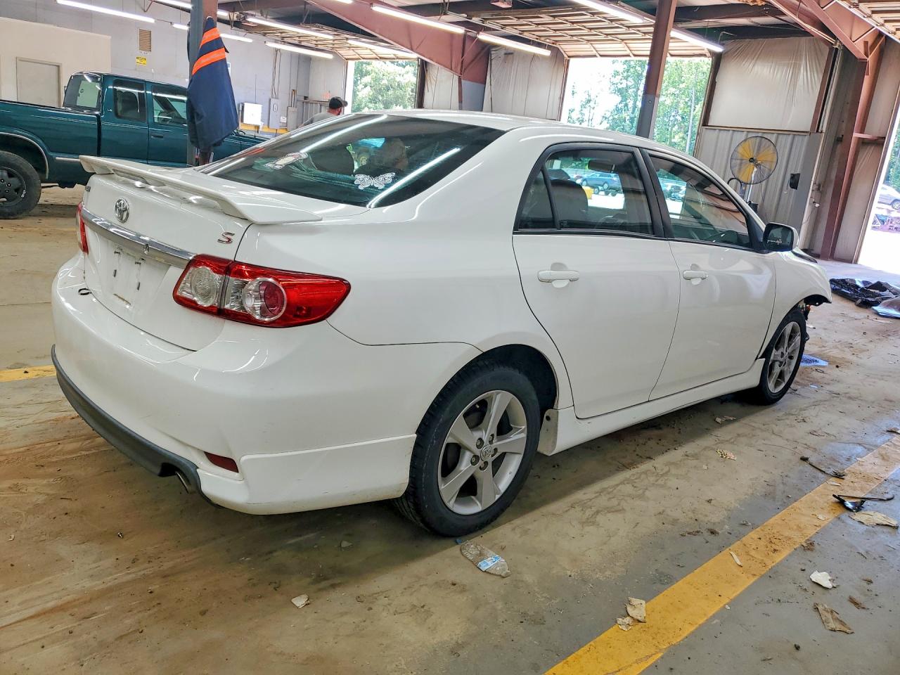 2013 TOYOTA COROLLA S photo 3