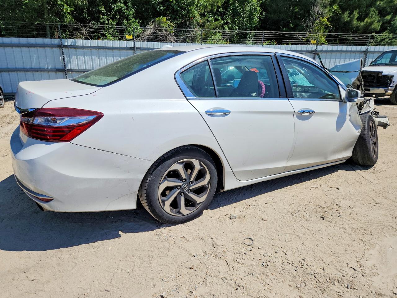 2017 HONDA ACCORD EX photo 5