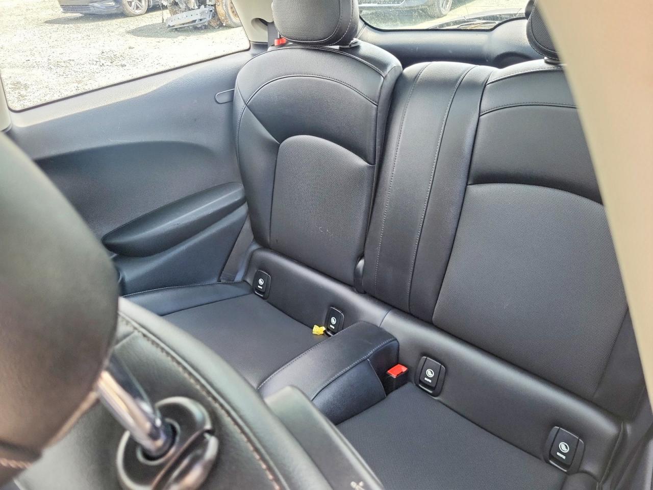 2016 MINI COOPER photo 28
