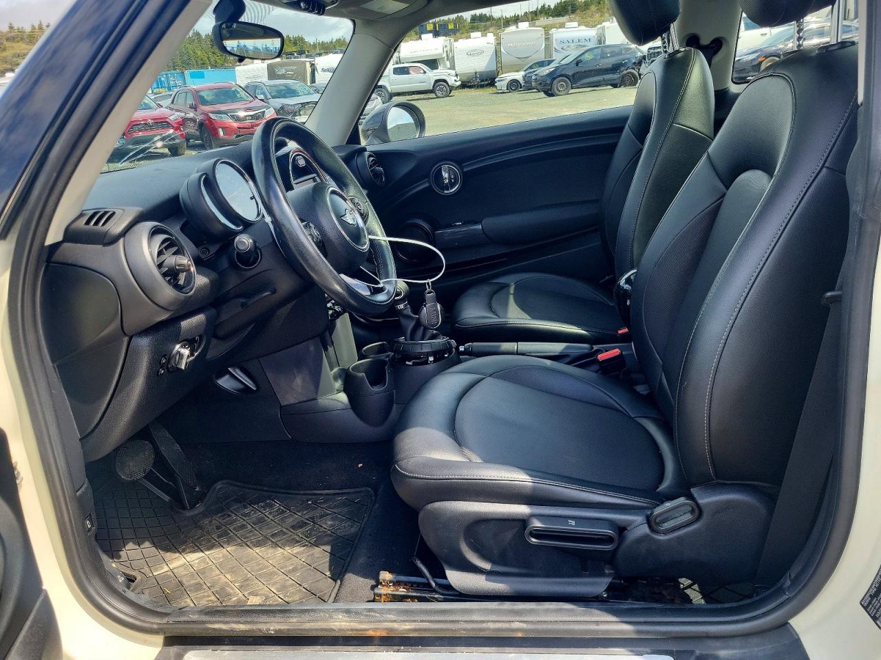 2016 MINI COOPER photo 19