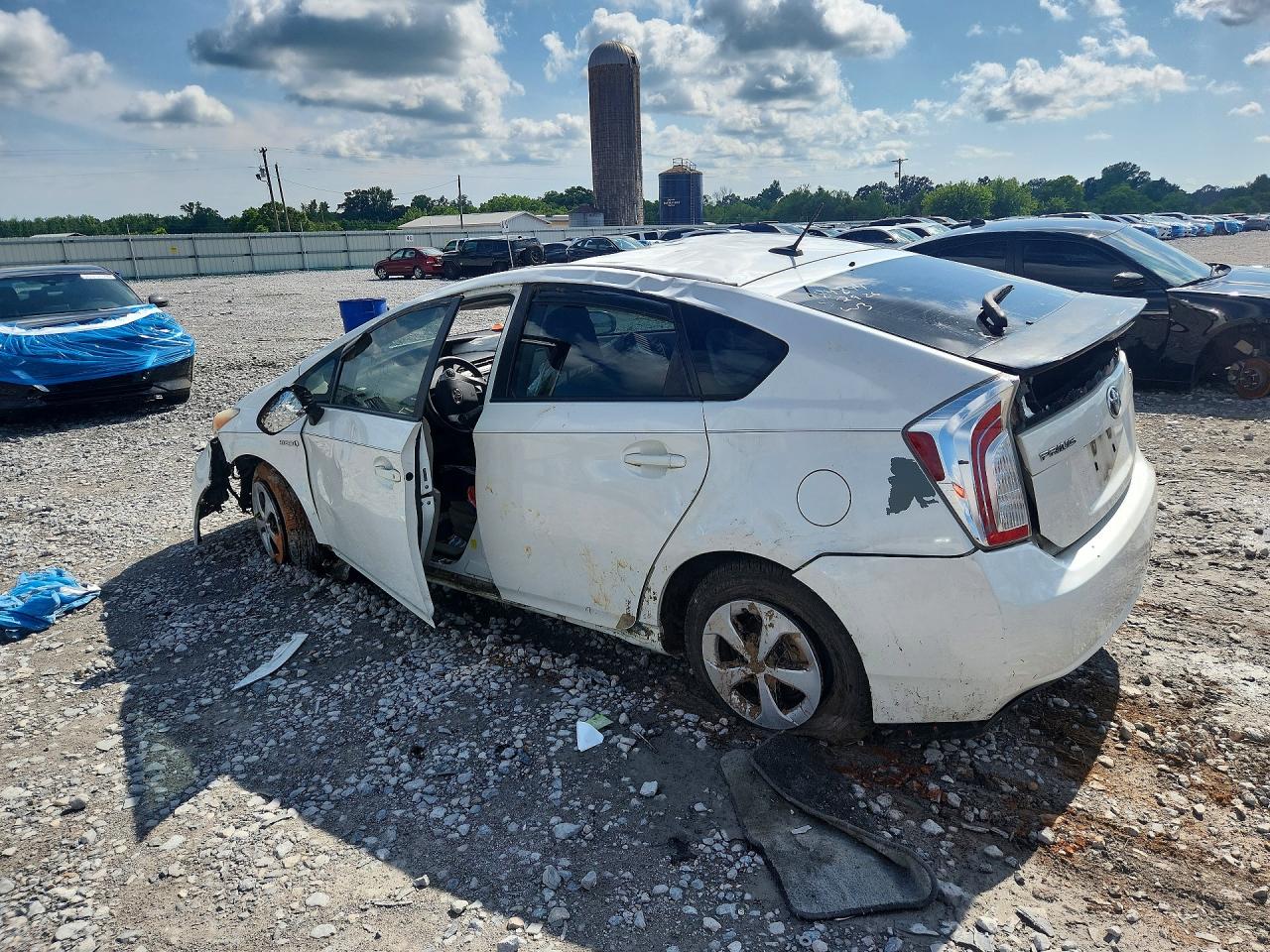 2012 TOYOTA PRIUS THREE photo 2