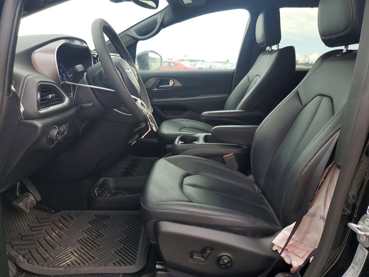 2025 CHRYSLER PACIFICA SELECT photo 13