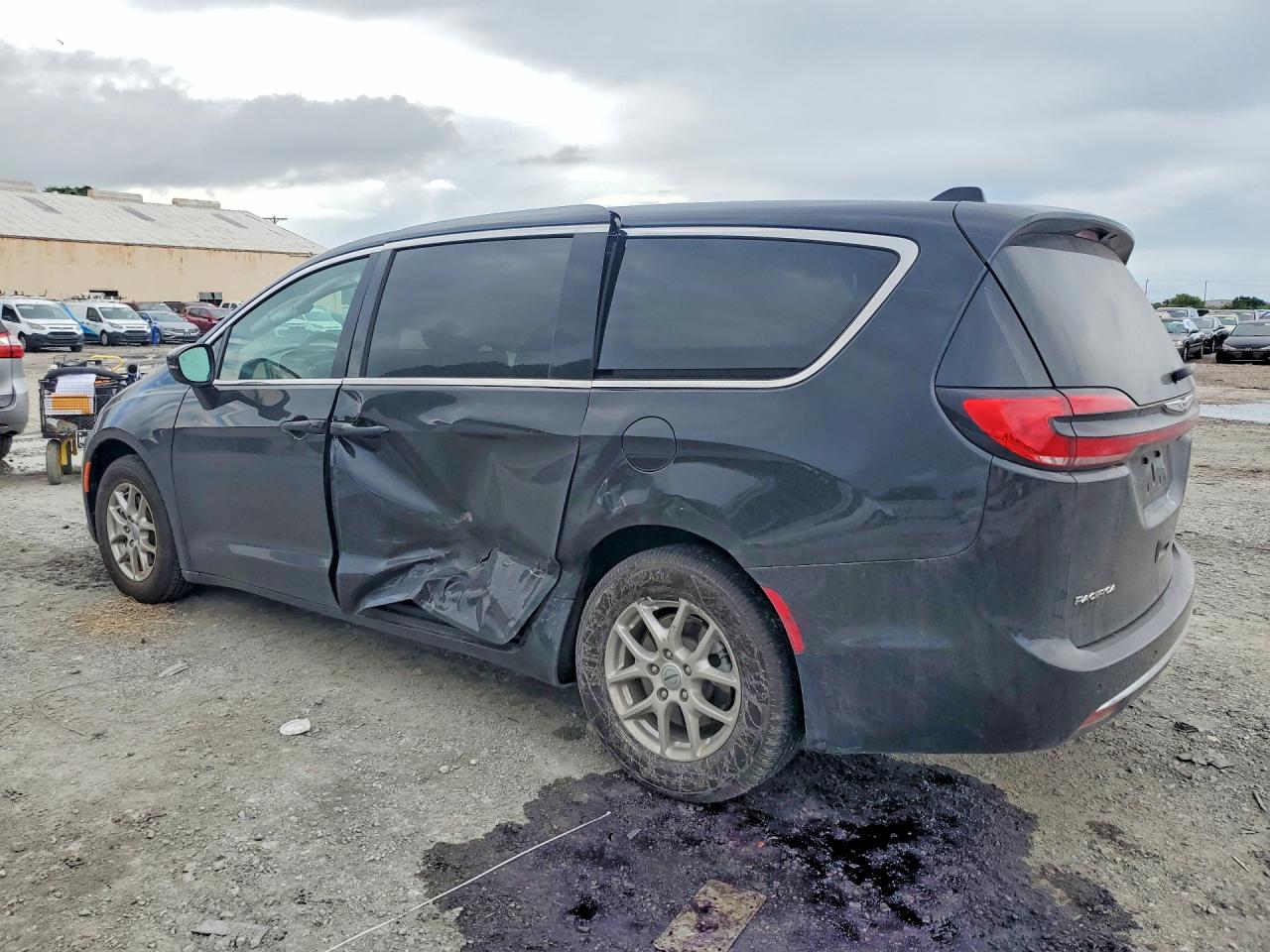 2025 CHRYSLER PACIFICA SELECT photo 3