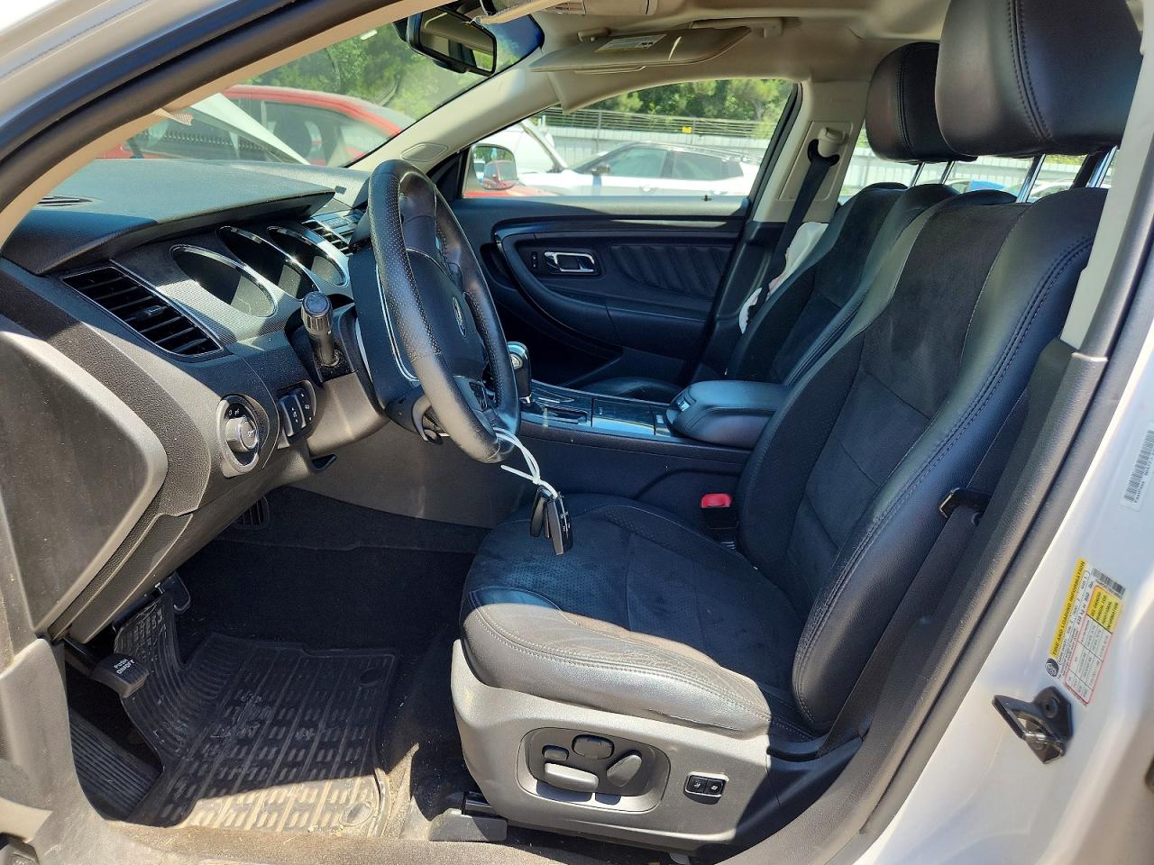 2011 FORD TAURUS SHO photo 19