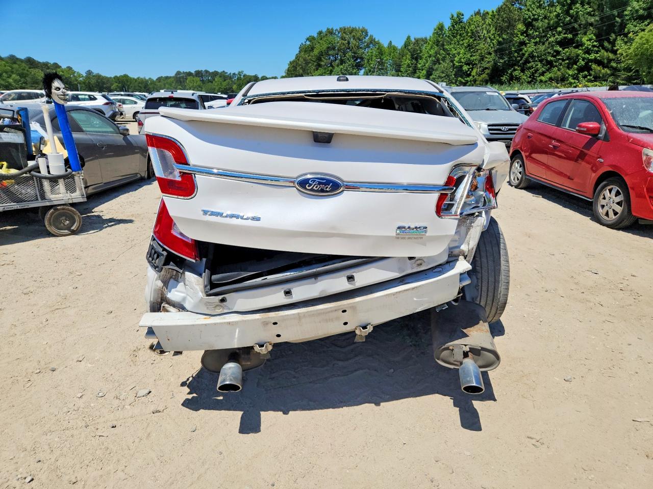 2011 FORD TAURUS SHO photo 16
