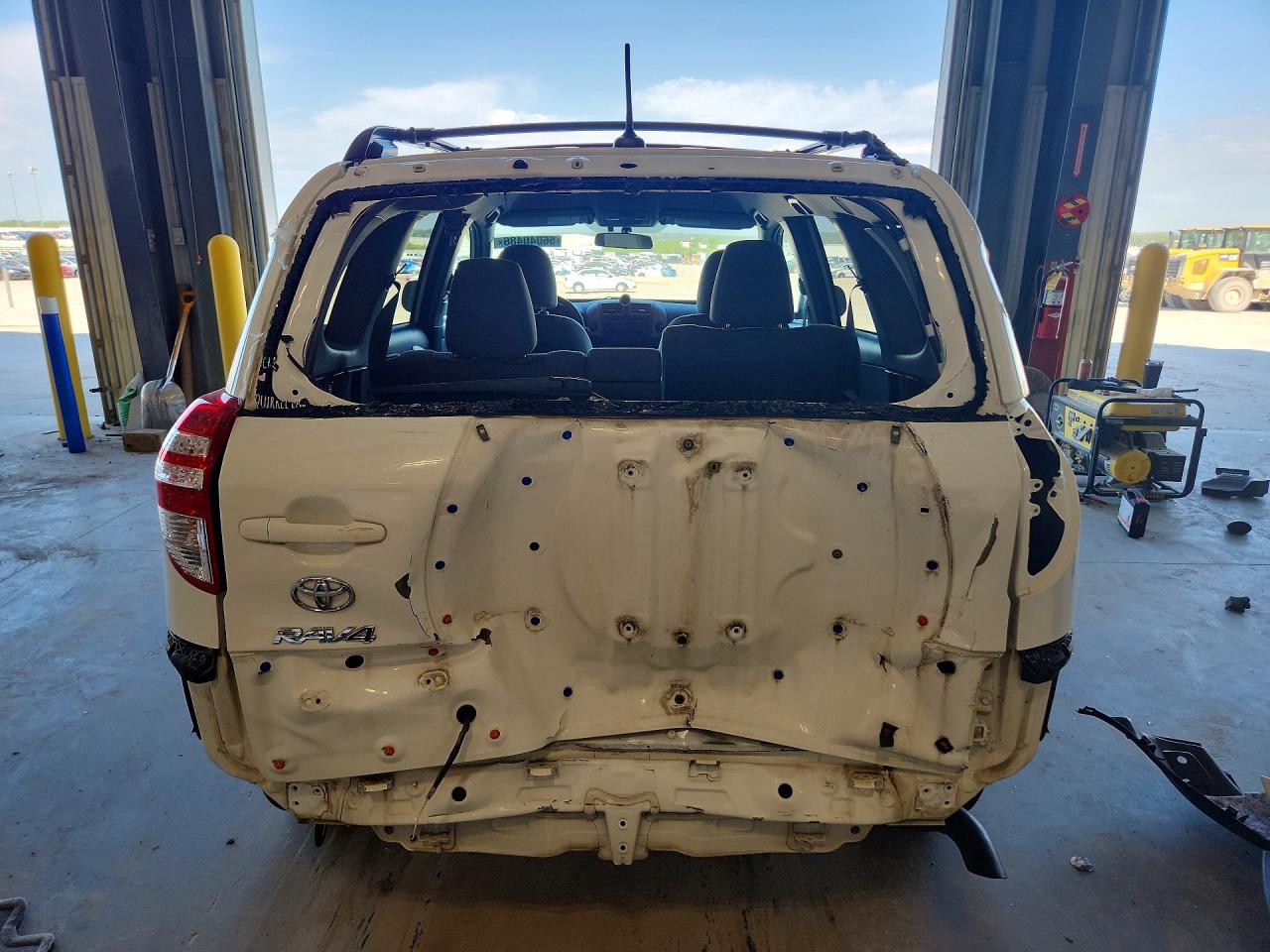 2012 TOYOTA RAV4 BASE photo 11