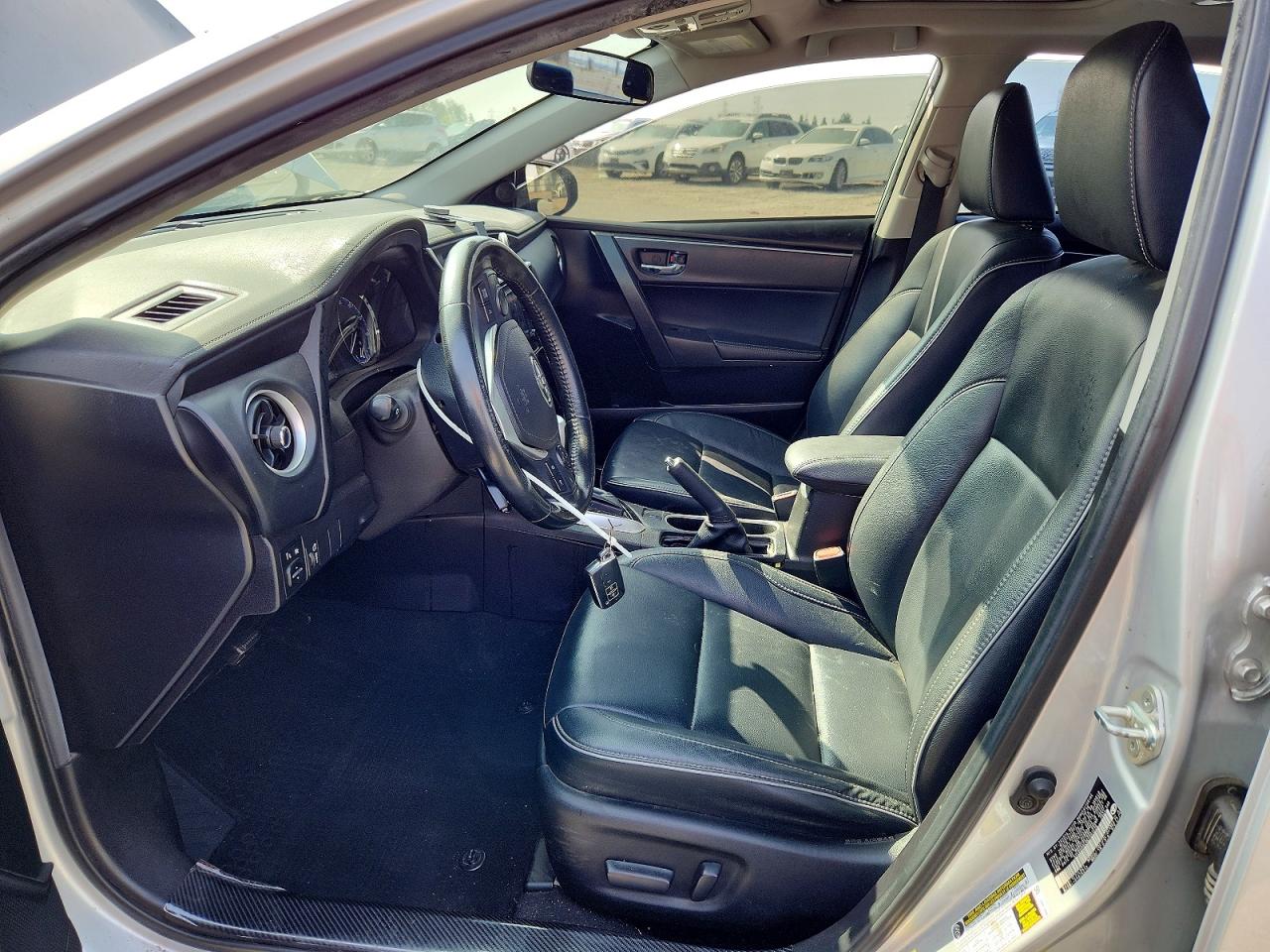 2019 TOYOTA COROLLA XLE photo 19