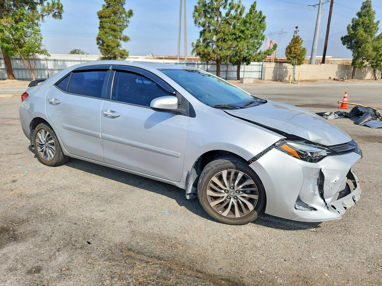 2019 TOYOTA COROLLA XLE photo 10