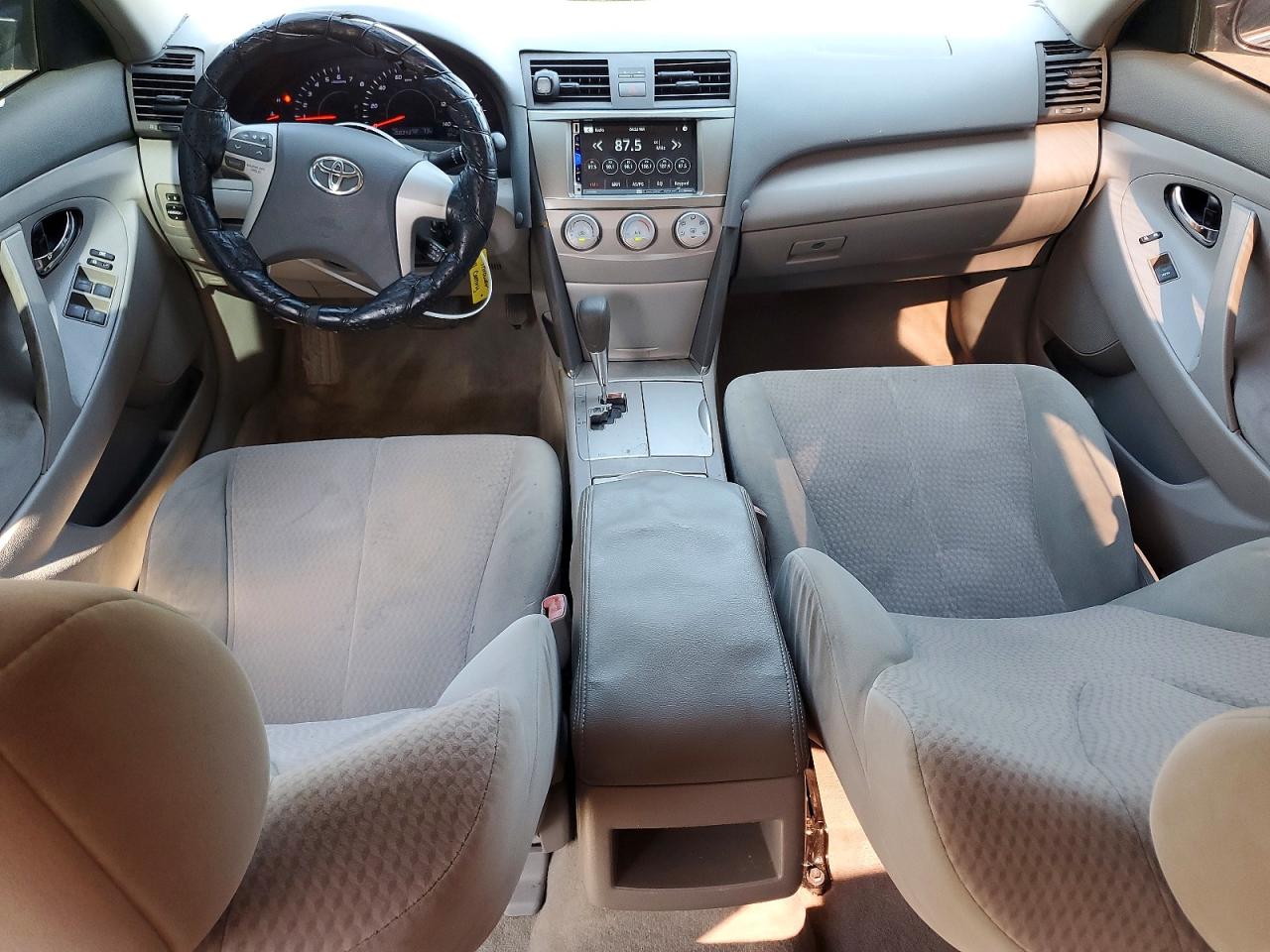 2011 TOYOTA CAMRY LE photo 15